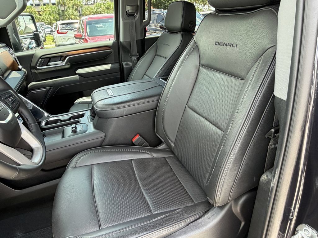 Used 2025 GMC Sierra 3500 Denali w/ Denali Reserve Package AWD/4WD image 18