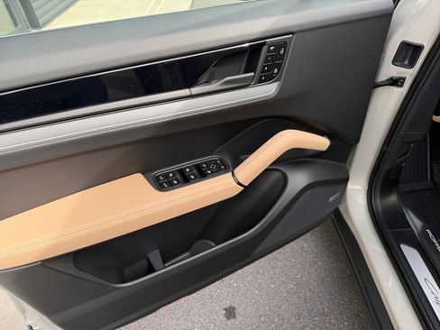 New 2026 Porsche Cayenne image 21