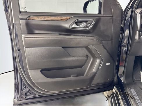 Used 2023 Chevrolet Suburban Premier AWD/4WD image 21
