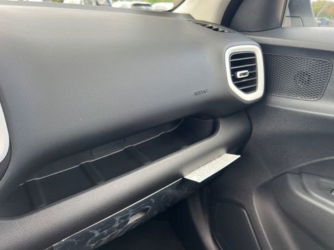 New 2025 Hyundai Venue Limited image 30