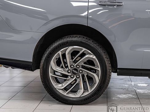 Used 2025 Lincoln Navigator Reserve image 10