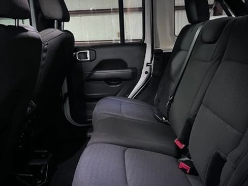 Used 2021 Jeep Wrangler Unlimited Sahara w/ Uconnect 4C Nav & Sound Group AWD/4WD image 16