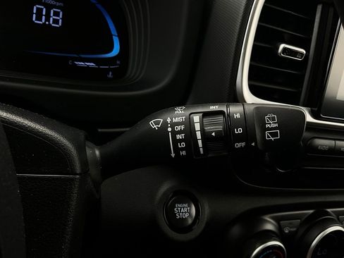 Used 2025 Hyundai Venue SEL image 37