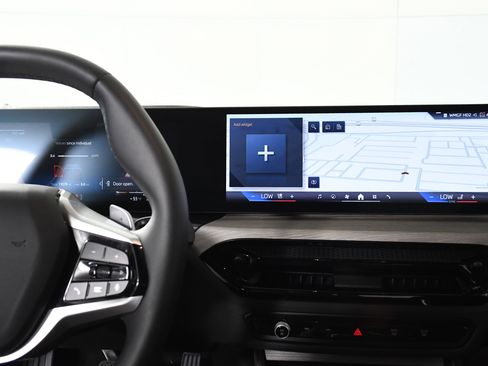 Used 2025 BMW 330i Sedan image 16