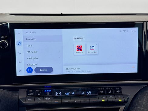 Used 2025 Toyota Camry XLE w/ Premium Plus Package image 15