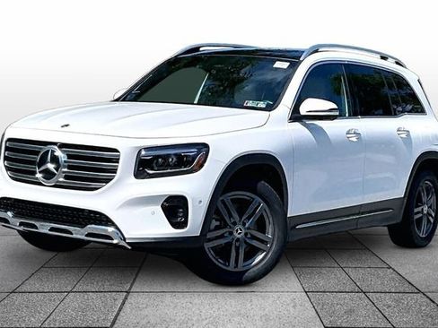 Used 2026 Mercedes-Benz GLB 250 4MATIC image 2