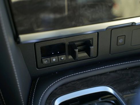 Used 2024 Nissan Armada Platinum w/ Captain's Chairs Package image 21