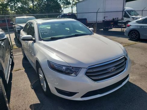 Certified 2019 Ford Taurus SEL w/ Equipment Group 201A FWD image 3