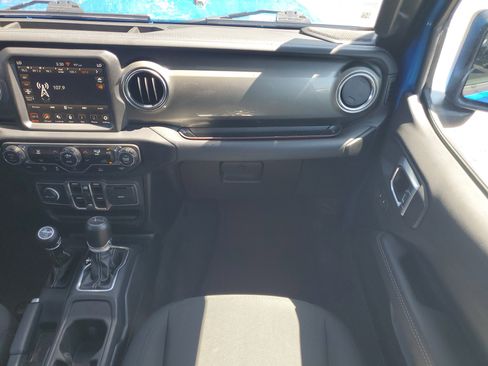 Used 2023 Jeep Gladiator Overland AWD/4WD image 21
