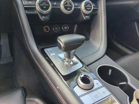 Used 2022 Genesis G70 2.0T image 7