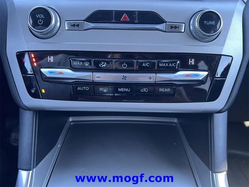 Used 2021 Ford Explorer XLT w/ Equipment Group 202A image 9