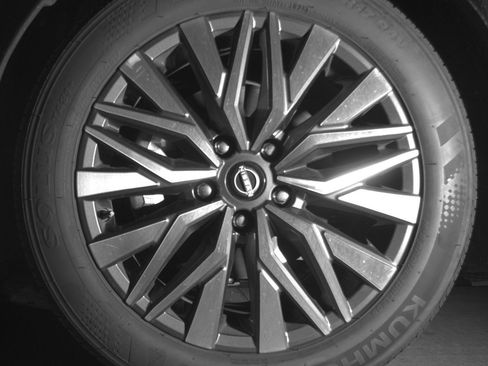 Used 2025 Nissan Altima 2.5 SV FWD image 12