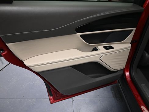 Used 2025 Lincoln Nautilus Premier image 22