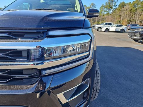 Used 2024 Ford Expedition Limited image 36