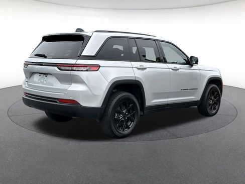 Certified 2025 Jeep Grand Cherokee Altitude AWD/4WD image 6
