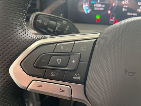 New 2026 Volkswagen Tiguan SE R-Line AWD/4WD image 17