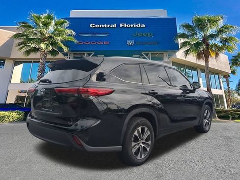 Used 2021 Toyota Highlander XLE FWD image 5