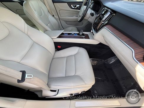 Used 2022 Volvo S60 B5 Momentum w/ Premium Package image 11