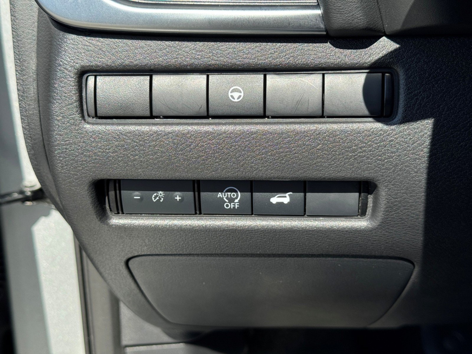 Used 2024 Nissan Rogue SV w/ SV Premium Package AWD/4WD image 17