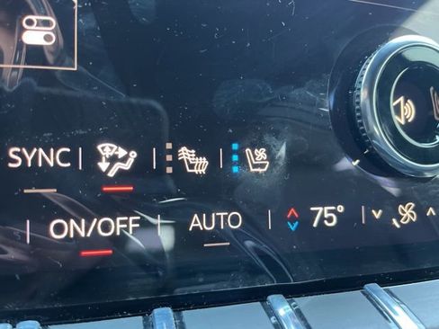 Used 2025 GMC Yukon Denali w/ Sun & Power Step Package image 27