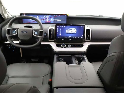 New 2026 Ford Expedition Active image 15