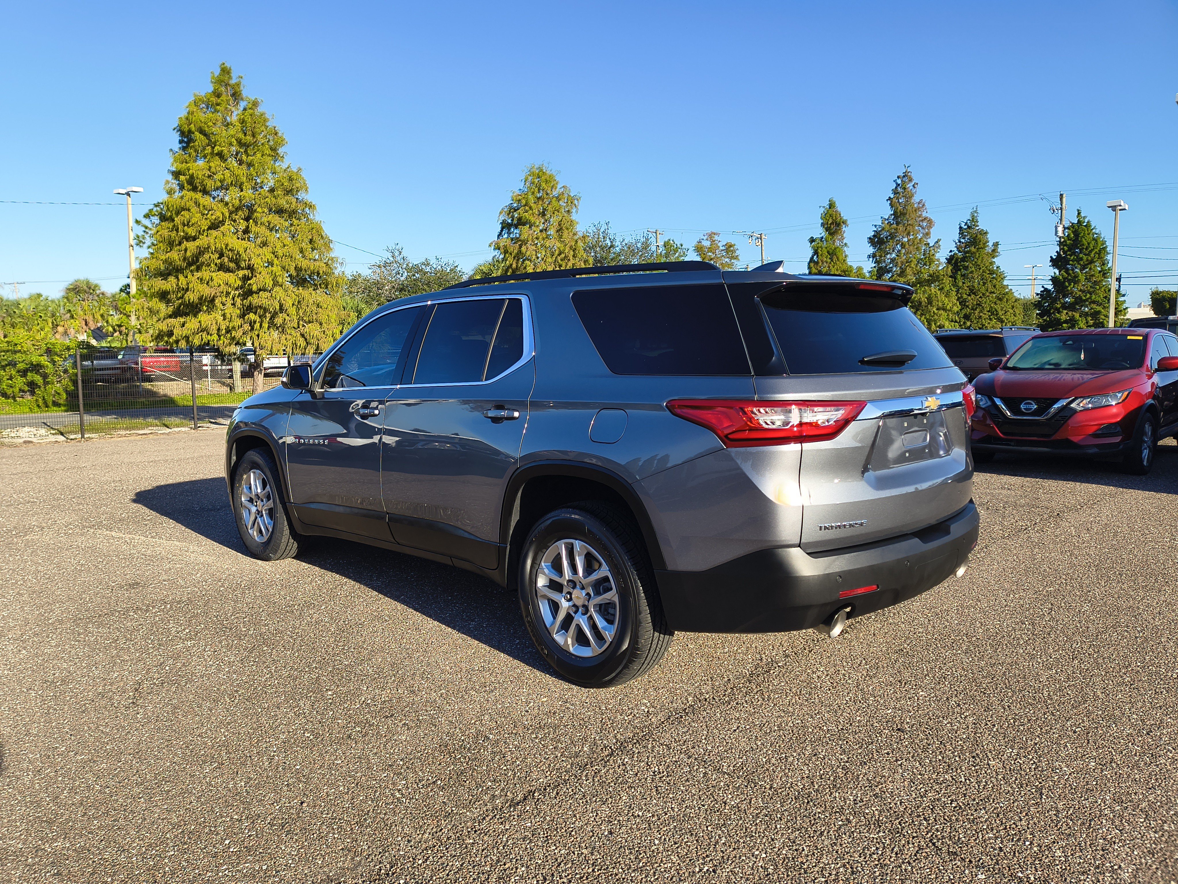 Used 2021 Chevrolet Traverse LT FWD image 4