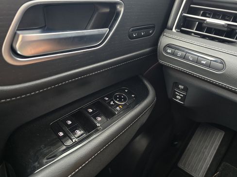 Used 2025 INFINITI QX80 Sensory AWD/4WD image 23