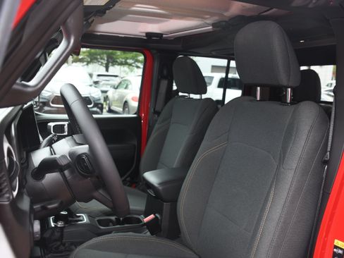 Used 2025 Jeep Gladiator Sport AWD/4WD image 10