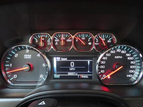 Used 2020 Chevrolet Suburban LT AWD/4WD image 16