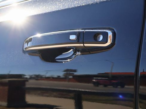 Used 2021 GMC Yukon Denali w/ Denali Premium Package image 29