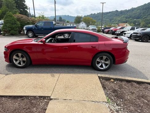 Used 2015 Dodge Charger SXT RWD image 8