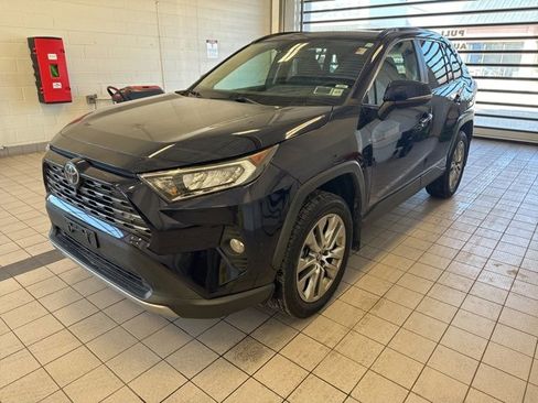 Used 2020 Toyota RAV4 Limited image 2