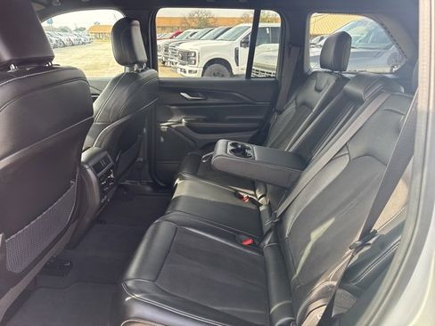 Used 2024 Jeep Grand Cherokee Altitude image 28