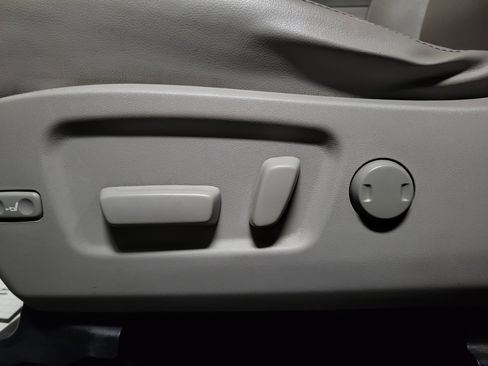 Used 2014 Toyota Highlander XLE image 21