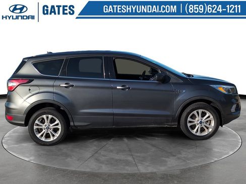Used 2017 Ford Escape SE AWD/4WD image 3