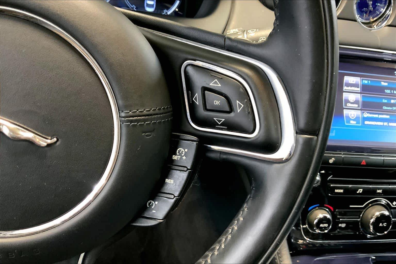 Used 2011 Jaguar XJ RWD image 24
