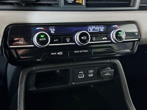Used 2023 Honda Pilot LX image 15