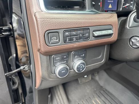 Used 2021 GMC Yukon Denali w/ Denali Premium Package AWD/4WD image 16