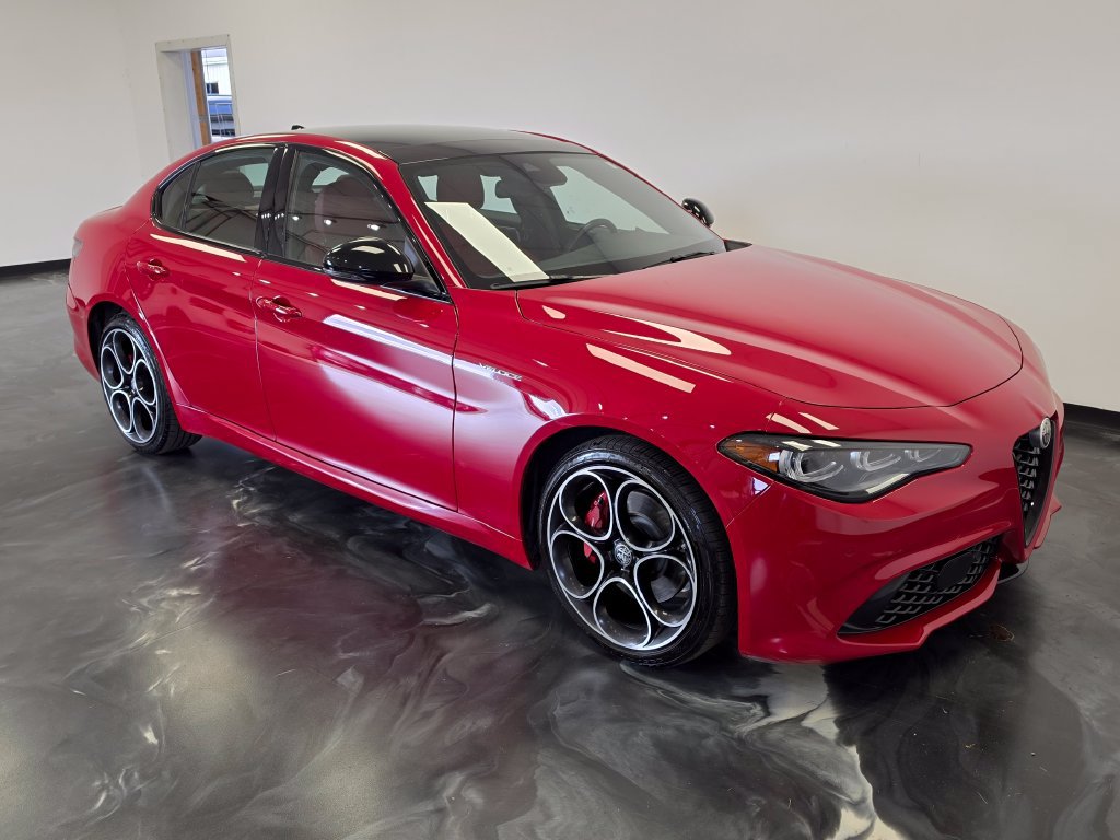 Used 2024 Alfa Romeo Giulia Veloce AWD/4WD image 29