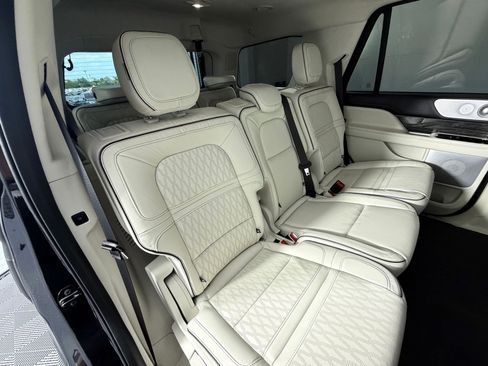 Used 2022 Lincoln Navigator Black Label image 34