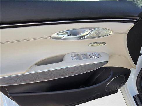 Used 2025 Genesis GV70 2.5T w/ Advanced Package AWD/4WD image 9