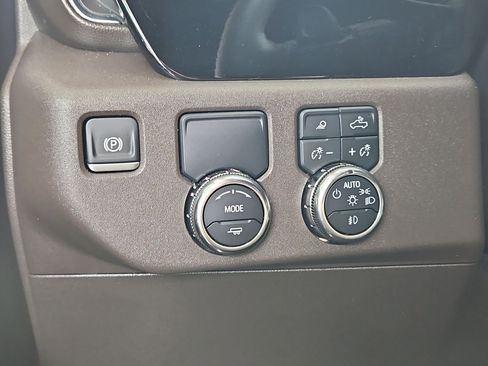 Certified 2024 GMC Sierra 1500 SLT image 25