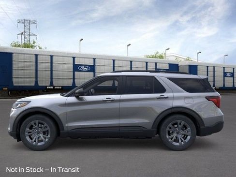 New 2026 Ford Explorer Active w/ Active Comfort Package AWD/4WD image 3