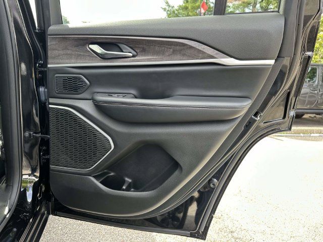 Used 2024 Jeep Grand Cherokee Limited 4xe AWD/4WD image 23