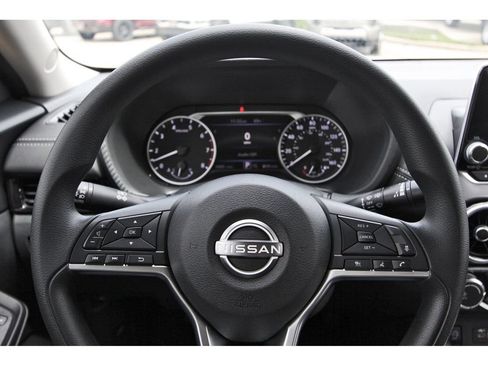 Used 2025 Nissan Sentra SV FWD image 9