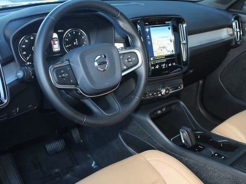 Used 2020 Volvo XC40 T5 Momentum w/ Protection Package Premier image 4