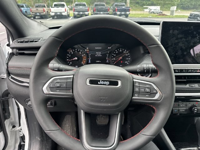 Used 2025 Jeep Compass Trailhawk w/ Trailer Tow Group AWD/4WD image 20