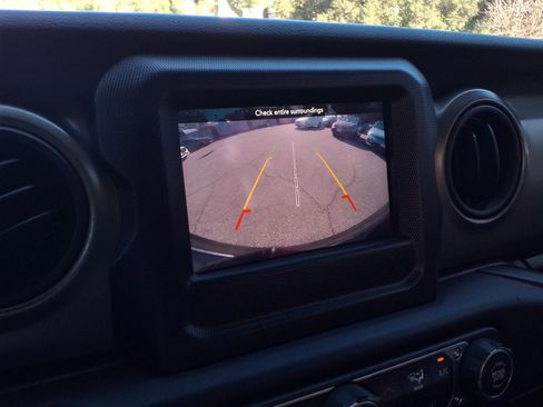 Used 2018 Jeep Wrangler Sport image 8