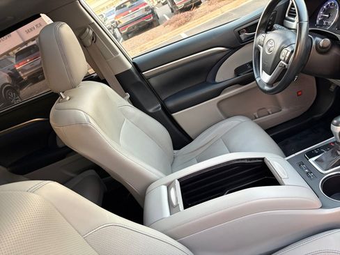 Used 2019 Toyota Highlander Limited image 35