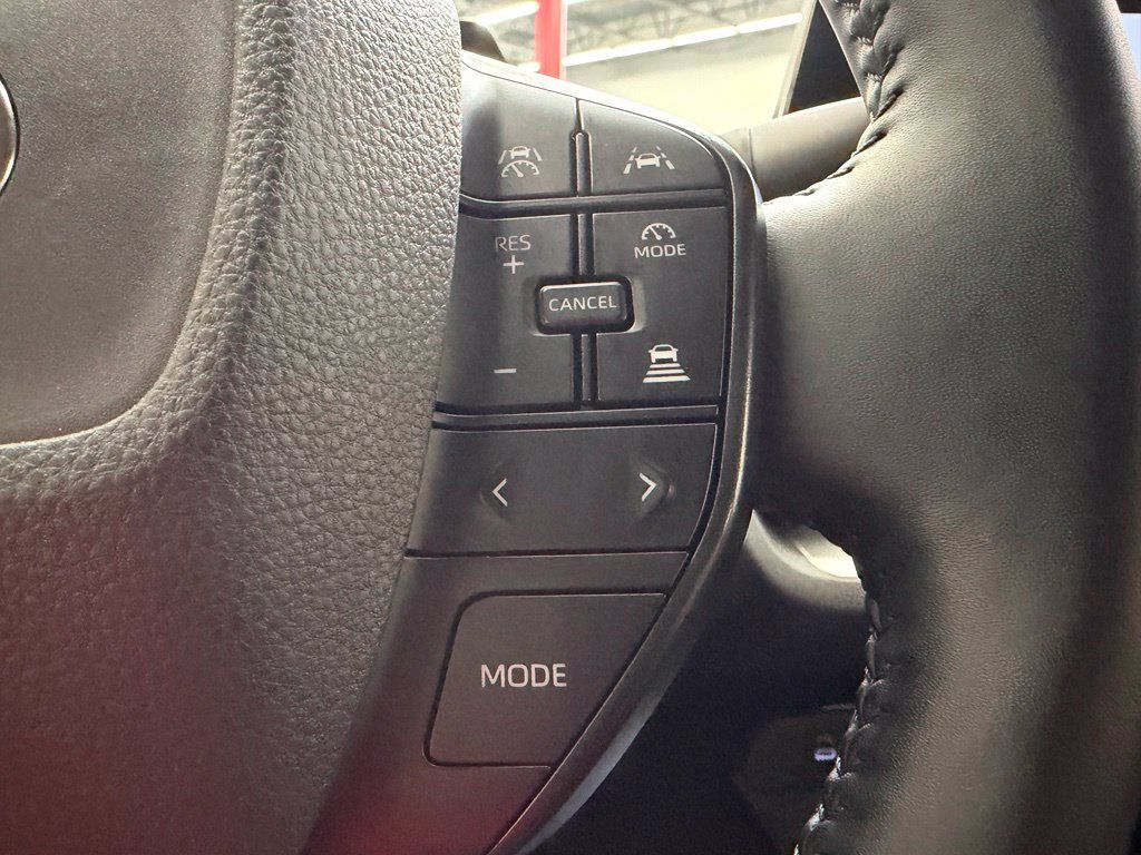 Used 2025 Toyota Prius LE FWD image 19